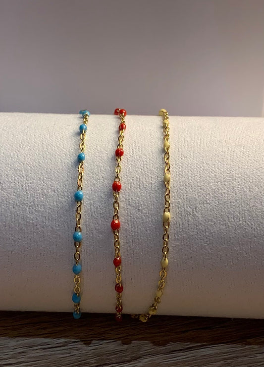 Chaînes bracelets dorées à perles