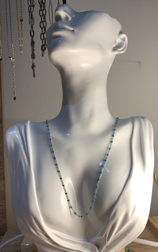 Chaînes colliers argentés à perles
