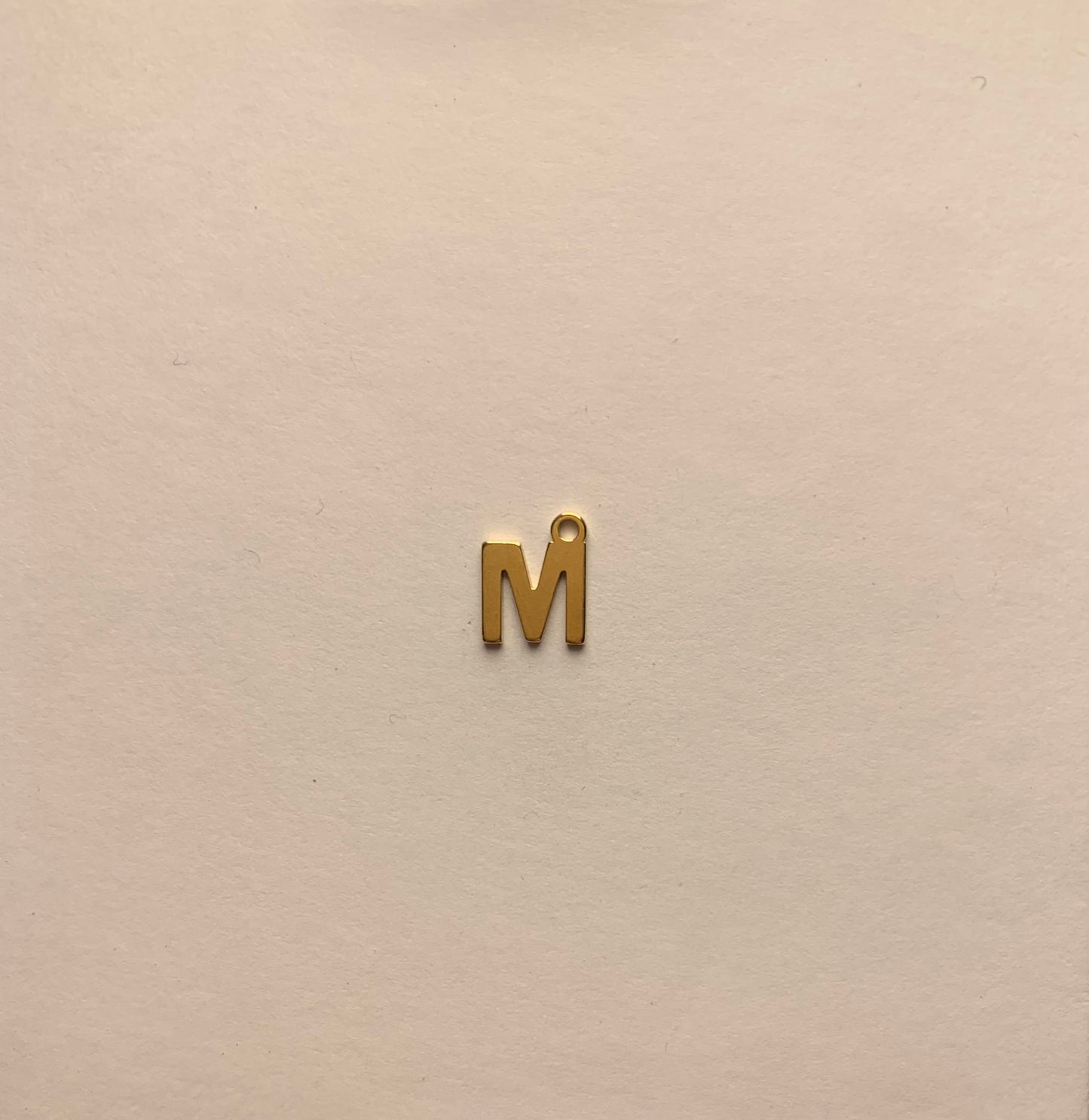 Breloques lettres M en acier inoxydable