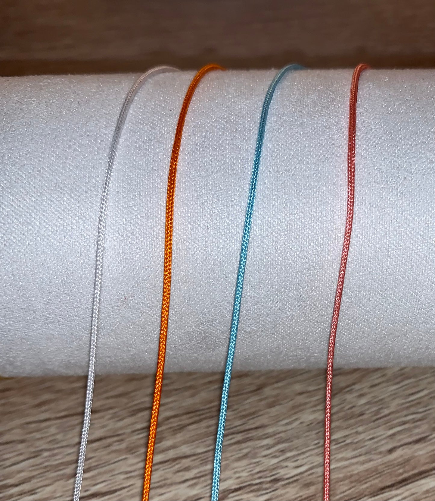 Bracelet en tissus noeuds coulissants