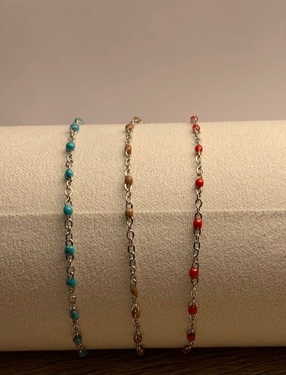 Chaînes bracelets argentés à perles