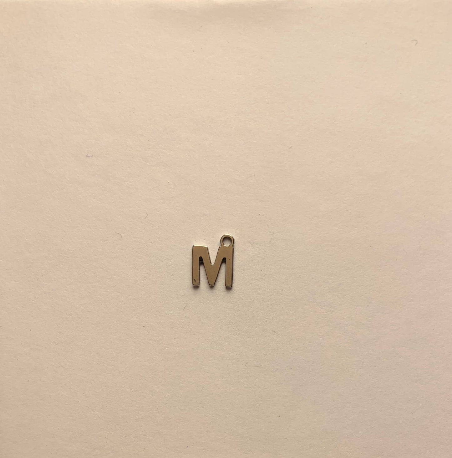 Breloques lettres M en acier inoxydable